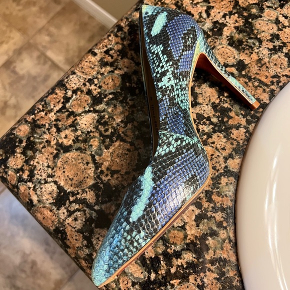 Leather python print shoes size 40 eur, fits like 9,5 US - Picture 2 of 3